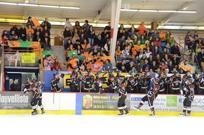 Malgré la foule bruyante remplie d'étudiants, les Patriotes se sont inclinés 4-3 en prolongation contre les Stingers de Concordia. Trois-Rivières le 25 janvier 2012. NICOLAS DUCHARME/L'ÉCHO DE TROIS-RIVIÈRES/AGENCE QMI
