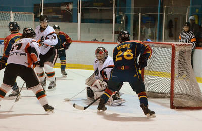 Le gardien Guillaume Nadeau a enregistré son premier blanchissage de la saison dans une victoire de 3-0 des Patriotes sur les Golden Gaels de Queen's. Trois-Rivières le 3 février 2012. NICOLAS DUCHARME/L'ÉCHO DE TROIS-RIVIÈRES/AGENCE QMI