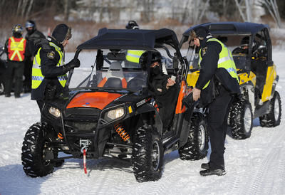 Les policiers ont remis 17 constats pour excès de vitesse, 98 pour équipement non réglementaire ainsi que 248 avertissements lors de la fin de semaine du 1er février. (DIDIER DEBUSSCHERE/JOURNAL DE QUEBEC/AGENCE QMI)
