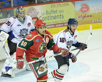 Le défenseur Tommy Lafontaine a été au centre des succès du Caron et Guay vendredi soir. Le défenseur a récolté deux points dans la victoire des siens sur le Wild de Windsor 5-3. Trois-Rivières le 17 février 2012. NICOLAS DUCHARME/L'ÉCHO DE TROIS-RIVIÈRES/AGENCE QMI