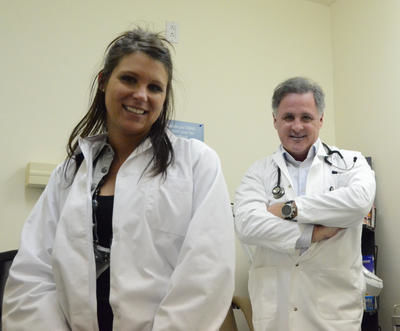 Depuis quatre ans, Josyane Laforce et le docteur Jean Labbé forment l équipe de la clinique privée Médi-Ressources. Trois-Rivières le 17 février 2012. NICOLAS DUCHARME/L'ÉCHO DE TROIS-RIVIÈRES/AGENCE QMI