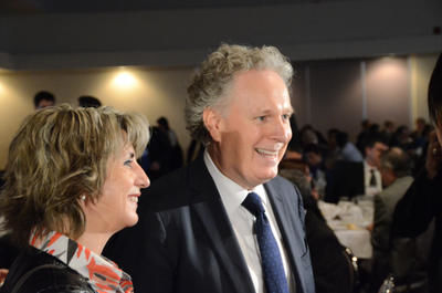 Jean Charest en compagnie de la députée de Trois-Rivières, Danielle St-Amand. Le premier ministre était de passage en Mauricie vendredi pour vanter les mérites du plan Nord aux gens d'affaires de la région. GUILLAUME JACOB/L'ÉCHO DE TROIS-RIVIÈRES/AGENCE QMI