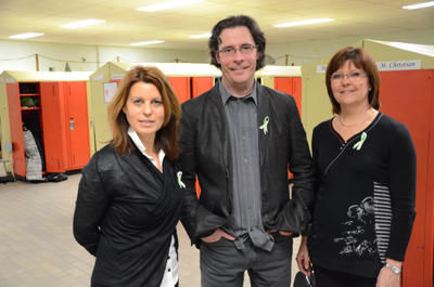 Martine Leboeuf, directrice de l école Beau-Soleil, Jacques Moore, coordonnateur aux services complémentaires de la commission scolaire Chemin-du-Roy, et Louise Guay, psychoéducatrice à l école Beau-Soleil. GUILLAUME JACOB/L'ÉCHO DE TROIS-RIVIÈRES/AGENCE QMI
