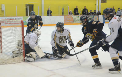 L attaquant François Aubry(16) a récolté cinq points, dont quatre vendredi, lors des deux matchs des Estacades la fin de semaine dernière. Trois-Rivières le 20 janvier 2012. NICOLAS DUCHARME/L'ÉCHO DE TROIS-RIVIÈRES/AGENCE QMI