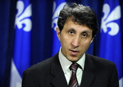 Le député de Québec solidaire, Amir Khadir, a utilisé l exemple des retraités de Silicium Bécancour lorsqu il a déposé une motion demandant que l Assemblée nationale fasse pression sur le fédéral dans le dossier des régimes de retraite. PHOTO:JEAN-FRANCOIS DESGAGNES/JOURNAL DE QUEBEC/AGENCE QMI.