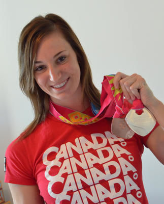 La nageuse Caroline Lapierre-Lemire a remporté deux médailles lors des Championnat canadiens de natation universitaires. Trois-Rivières le 24 octobre 2011. NICOLAS DUCHARME/L'ÉCHO DE TROIS-RIVIÈRES/AGENCE QMI