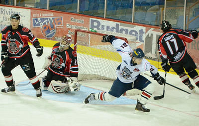 Terry Vigneault a célébré en grand son sixième filet de la saison. Trois-Rivières le 10 mars 2012. NICOLAS DUCHARME/L'ÉCHO DE TROIS-RIVIÈRES/AGENCE QMI