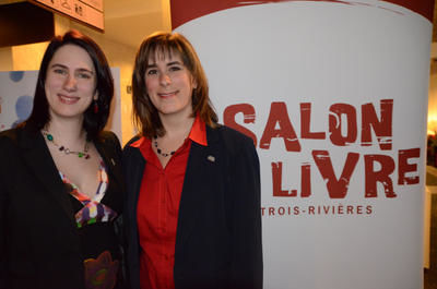 Éveline Charland, coordonnatrice à la programmation et Julie Brosseau, directrice générale, étaient fières de présenter la programmation du 24e Salon du livre de Trois-Rivières le 13 mars dernier. GUILLAUME JACOB/L'ÉCHO DE TROIS-RIVIÈRES/AGENCE QMI