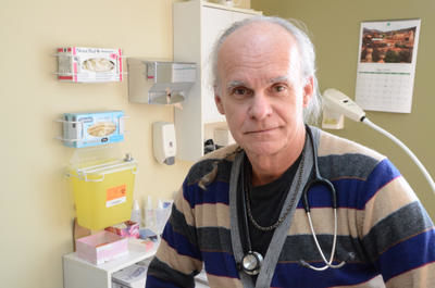 Le docteur Jean-Marc Pépin suit quelque 70 personnes aux prises avec une dépendance aux opiacés. GUILLAUME JACOB/L'ÉCHO DE TROIS-RIVIÈRES/AGENCE QMI
