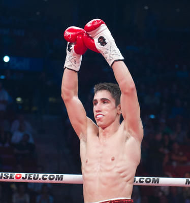 Le Trifluvien Mikael Zewski (13-0-0) a aisément remporté son combat contre l'Américain Joel Vargas samedi soir au Bally's casino d'Atlantic City. Il a passé le K-O. technique à son adversaire en 92 secondes. BEN PELOSSE/LE JOURNAL DE MONTRÉAL/AGENCE QMI