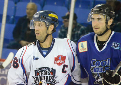Marc Beaucage a inscrit deux buts et une passe dans la victoire du Caron et Guay 5-3 sur le Cool FM de St-Georges. Trois-Rivières le 23 mars 2012. NICOLAS DUCHARME/L'ÉCHO DE TROIS-RIVIÈRES/AGENCE QMI