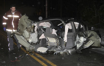 Un conducteur est entre la vie et la mort à la suite d une collision sur la route 161 à Saint-Wenceslas dans le Centre-du-Québec vers 20 h, le mercredi 28 mars 2012.DENIS MÉTHOT/AGENCE QMI