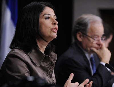 (6)-04-Politique Travaux de l'Assemblee Nationale , jeudi le 5 Avril 2012 , au parlement de Quebec. Point de presse de Line Beauchamp et Raymond Bachand qui annoncent des mesures supplementaires afin d'assurer l'accessibilite aux etudes postsecondaires.PHOTO:JEAN-FRANCOIS DESGAGNES/JOURNAL DE QUEBEC/AGENCE QMI.