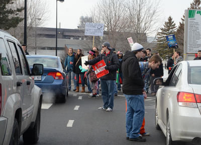 Les étudiants de l'UQTR devront cesser leurs moyens de pression, comme les piquets de grève, puisqu'ils se sont prononcés à 59 % contre la reconduction de la grève générale illimitée. Trois-Rivières le 19 mars 2012. NICOLAS DUCHARME/L'ÉCHO DE TROIS-RIVIÈRES/AGENCE QMI
