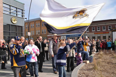 Environ 250 personnes se sont rassemblées à la place du marché pour réitérer leur fierté envers Shawinigan le 25 mars 2012. FANNIE BROUILLETTE/L'ÉCHO DE SHAWINIGAN/AGENCE QMI