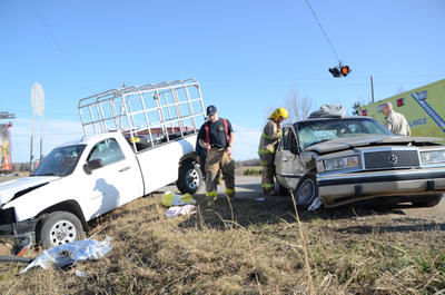 Une collision est survenue à l intersection de l Avenue des Hirondelles et du Chemin des Bouvreuils à Bécancour vendredi peu avant 16 heures.  GUILLAUME JACOB/L'ÉCHO DE TROIS-RIVIÈRES/AGENCE QMI