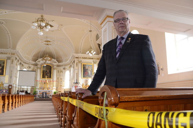 Le président d’assemblée, André Schelling, espère amasser 60 000 $ pour rénover l’église de Gentilly, où le ruban jaune « danger » est maintenant de mise.