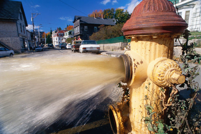 La Ville de Trois-Rivières admet que de l'eau potable est utilisée pour laver certaines rues, plus particulièrement à l'ouest de la rivière Saint-Maurice.