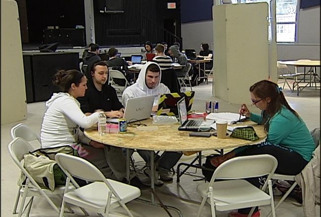 Depuis 8h mercredi matin, les étudiants de l'UQTR sont au travail dans un marathon de 24h d'études.