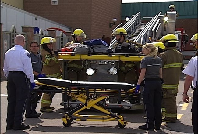 L'homme a dû être secouru par les pompiers de l’unité de sauvetage en hauteur de la Sécurité publique de Trois-Rivières.