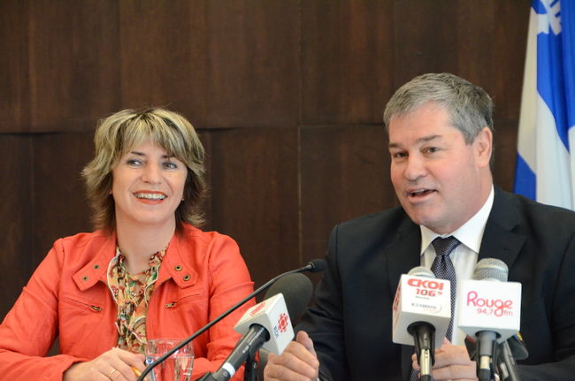 Le ministre de la Santé, Yves Bolduc, était de passage dans la région pour annoncer la concrétisation de la phase II de l’agrandissement du Centre hospitalier du CSSS-TR. La députée de Trois-Rivières, Danielle St-Amand, (à gauche) avait ce projet particulièrement à cœur.