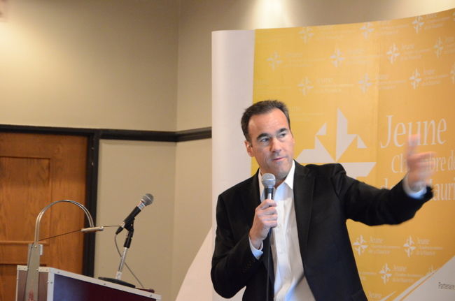 Le président et chef de la direction du Groupe TVA, Pierre Dion, a expliqué en détail la vision de Québecor Média et le chemin que l'entreprise emprunte depuis quelques années aux membre de la Jeune Chambre.