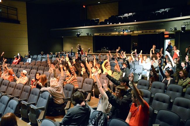 Seulement une centaine de personnes sont participé au vote qui s'est tenu au Théâtre du Cégep de Trois-Rivières.