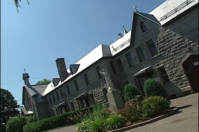 L'ancien monastère des Carmélites, qui sera transformé en centre de santé, pourrait accueillir un Groupe de médecine familiale.