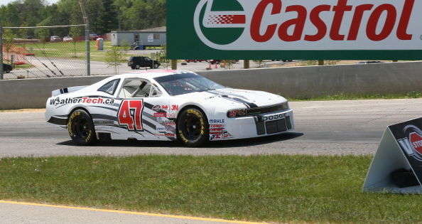 Louis-Philippe Dumoulin a terminé au cinquième échelon lors de la première course de la saison de la série NASCAR Canadian Tire.
