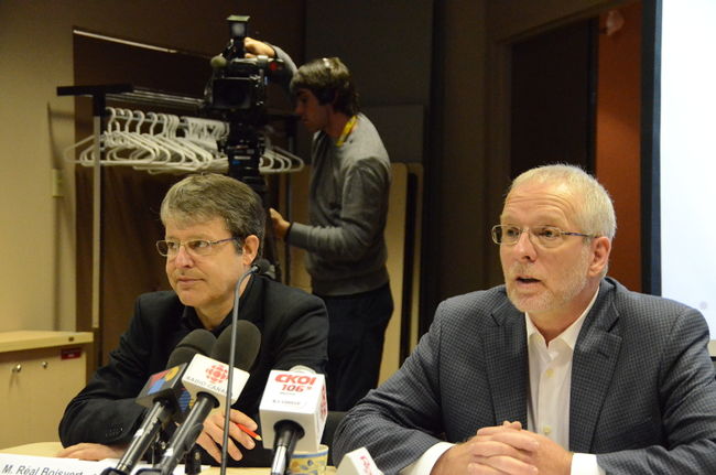 Le directeur de la santé publique à l’Agence de la santé et des services sociaux de la Mauricie et du Centre-du-Québec, Gilles W. Grenier (à droite) et l’agent de recherche Réal Boisvert (à gauche) ont présenté le troisième Rapport sur les inégalités sociales de santé le 22 mai.