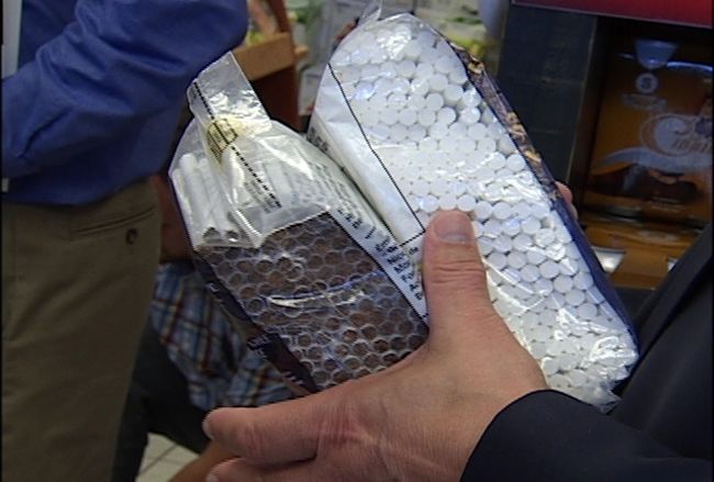 Beaucoup de jeunes ont recours aux cigarettes de contrebande. Une analyse réalisée en 2009 sur les mégots de cigarettes retrouvés aux abords des écoles révélait que 29 % des cigarettes provenaient de la contrebande.