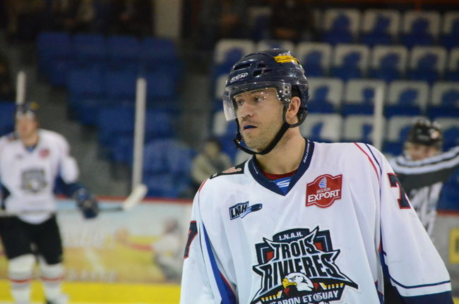 L'attaquant Yann Poirier ne sera pas de retour avec le Caron et Guay, lui qui a été cédé aux Marquis de Jonquière dans une transaction qui amène le défenseur Jonathan Gauthier à Trois-Rivières.