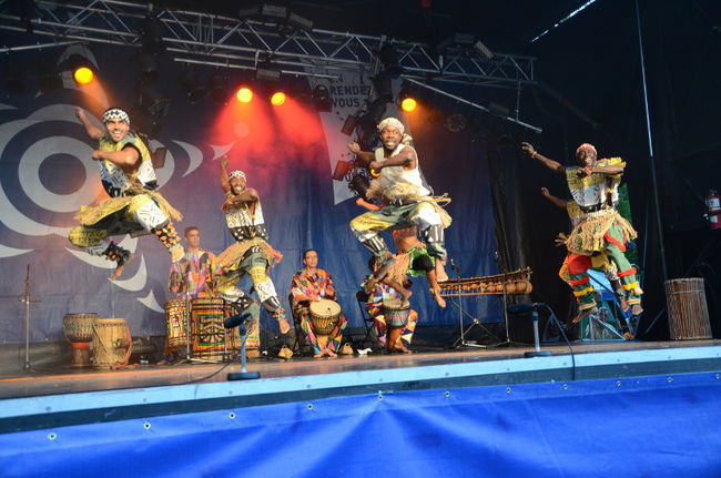 Plusieurs compagnies de danse ont défilé sur la scène principale, installée cette année au parc Champlain, dès le début de l’après-midi samedi et dimanche derniers au Festival international de DansEncore. 
