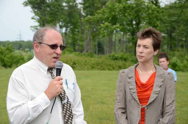 Le directeur général de la SPA Mauricie, Serge Marquis, accueille avec soulagement la vétérinaire Anna Marsan au sein de son équipe.