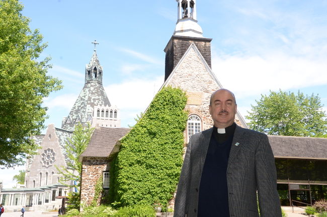 Le père Yolland Ouellet, recteur du Sanctuaire Notre-Dame-du-Cap