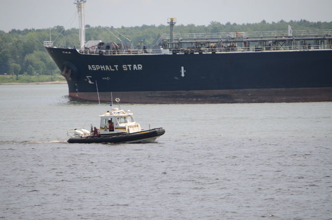 La Sûreté du Québec a ratissé le fleuve Saint-Laurent dans les derniers jours, près de l’Île Saint-Quentin, dans l'espoir de retrouver les corps d'Alexis Mongrain et Jean-Guy Côté.