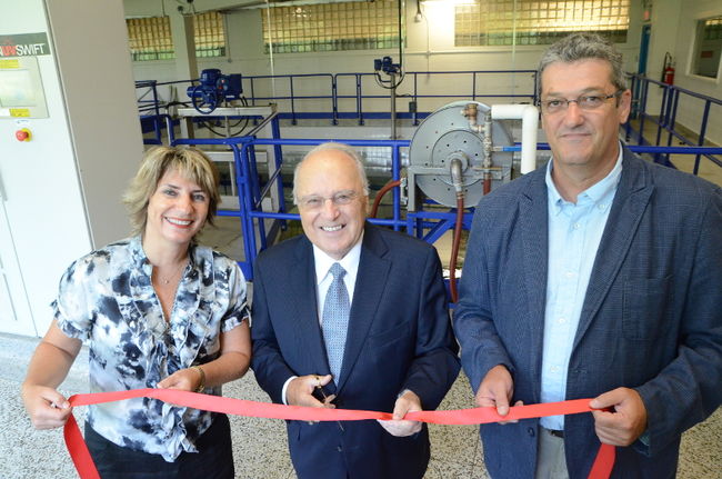 Danielle St-Amand, députée provinciale de Trois-Rivières, ainsi que les conseillers Fernand Lajoie et Michel Bronsard, ont officiellement inauguré les nouvelles installations de l’usine de filtration.