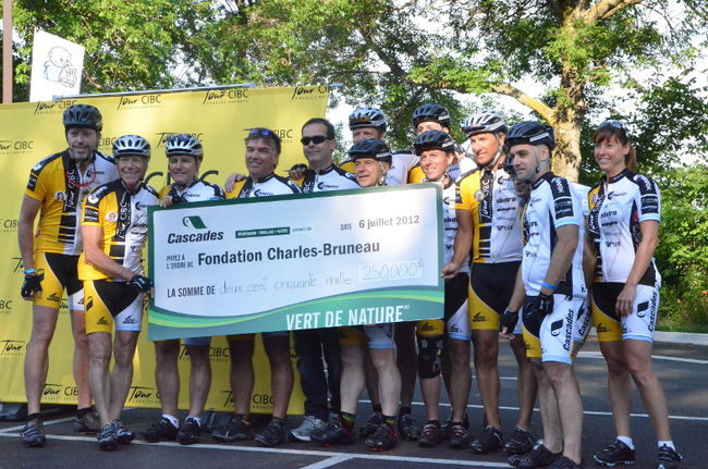 L’ambiance était à la fête vendredi matin au parc Pie-XII de Trois-Rivières. Une centaine de cyclistes y étaient rassemblés pour donner le coup d’envoi à la dernière journée du 17e Tour CIBC Charles-Bruneau.