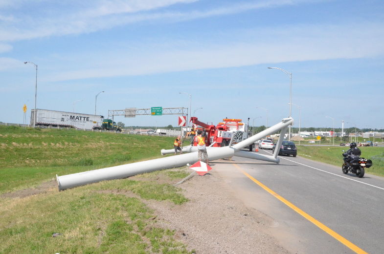 Une remorque perd son chargement sur l'autoroute 40