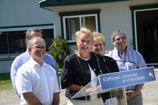 Pauline Marois a dévoilé les grandes lignes de la politique agricole du Parti québécois lors de son passage dans une ferme de Trois-Rivières.