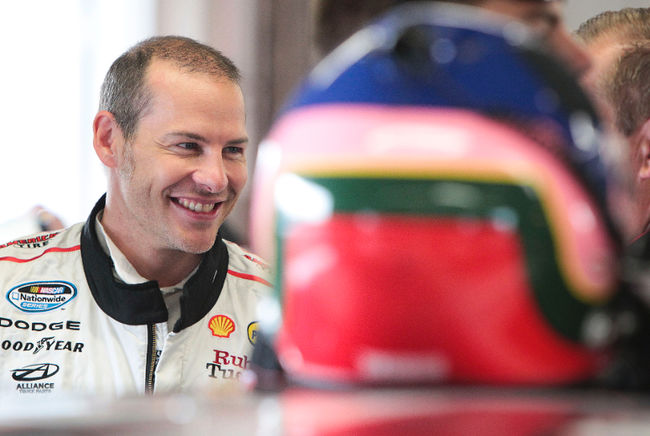 Après avoir pris part au Grand Prix de Trois-Rivières en 2009, Jacques Villeneuve récidive. Toutefois, c'est à bord d'une voiture virtuelle qu'il s'exécutera sur le tracé trifluvien.