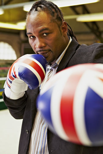 Le légendaire boxeur Lennox Lewis s'est dit impressionné par la performance de Simon Kean lors de son combat contre Tony Yoka. Lewis avait remporté la médaille d'or pour le Canada en 1988 aux Jeux olympiques de Séoul avant d'adopter la citoyenneté anglaise de façon permanente.