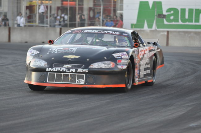 Xavier Coupal avait remporté l'épreuve de vendredi soir en Sportsman et le volant en série NASCAR Canadian Tire. Il a toutefois été disqualifié après l'épreuve.