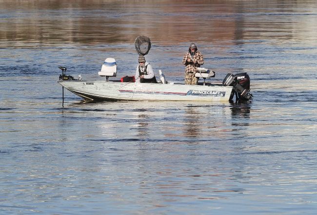 Depuis mai dernier, deux hommes non-autochtones, qui tentaient de profiter du statut particulier de pêcheurs autochtones, ont été pris en flagrant délit sur le lac Saint-Pierre.