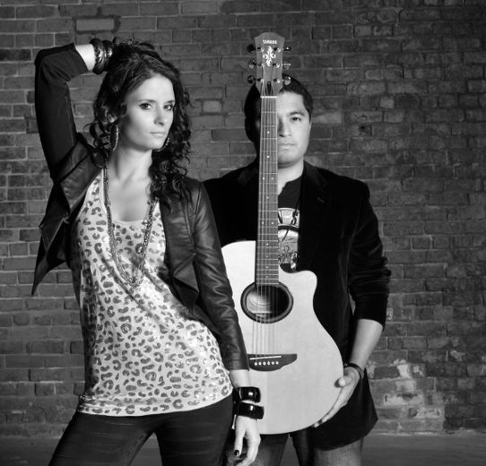 Le duo D’Kaña est composé de Jennifer Gélinas et Antonio Idiaquez.