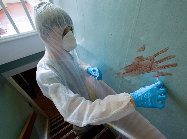 La criminalistique s’intéresse spécifiquement à l’exploitation et à l’étude des traces physiques, vestiges d’activités criminelles, délictueuses ou accidentelles.