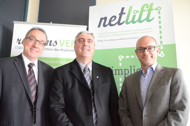 Guy de Montigny, directeur général de la Société de transport de Trois-Rivières, Réjean Paquet, directeur des services aux étudiants, et Marc-Antoine Ducas, créateur de Netlift.me.