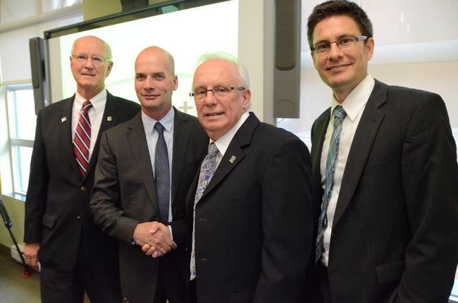 Yves Marchand, directeur général d’IDE Trois-Rivières, Richard Painchaud, président d’Innoventé, René Goyette, conseiller municipal du district de la Madeleine et Sébastien Prince-Richard, vice-président au développement des affaires d’Innoventé.