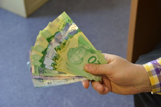 Le remboursement des dettes demeure en tête des priorités financières des Canadiens.