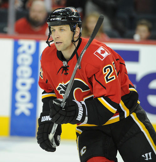Steve Bégin a disputé son premier match avec les Flames de Calgary de l'entraîneur québécois Bob Hartley.